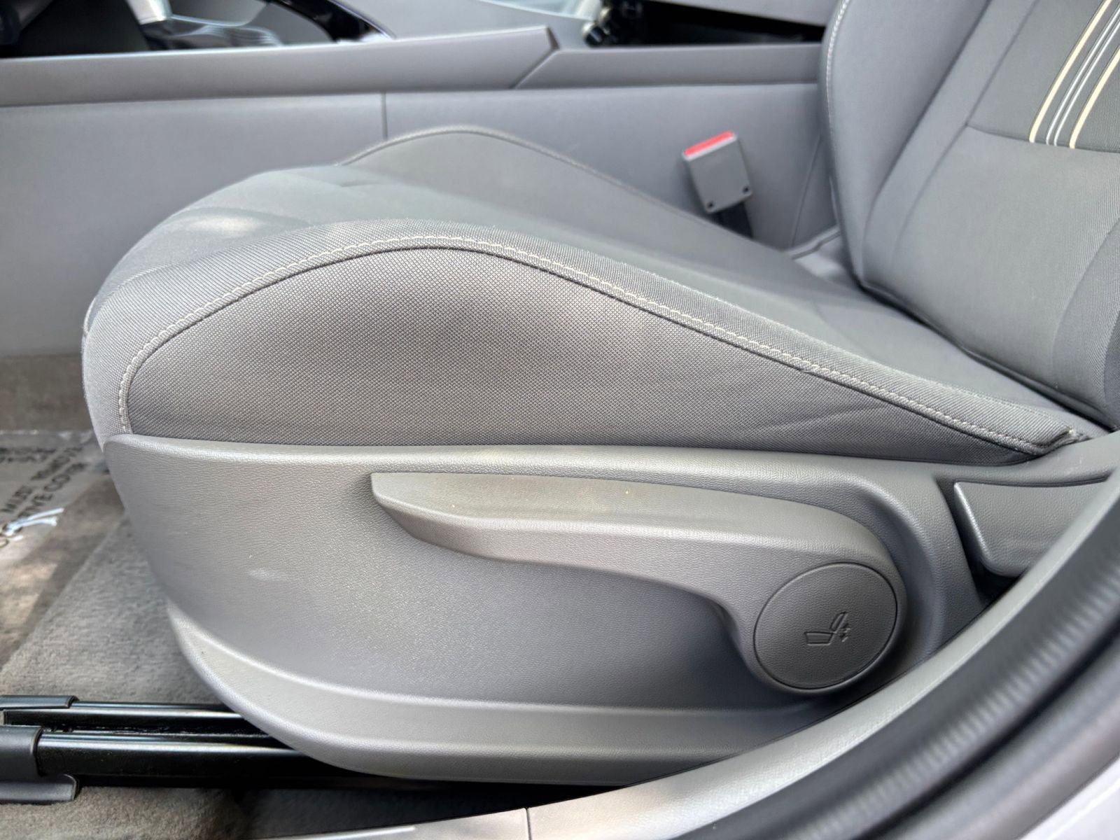 Used 2025 Hyundai Elantra SEL FWD image 28