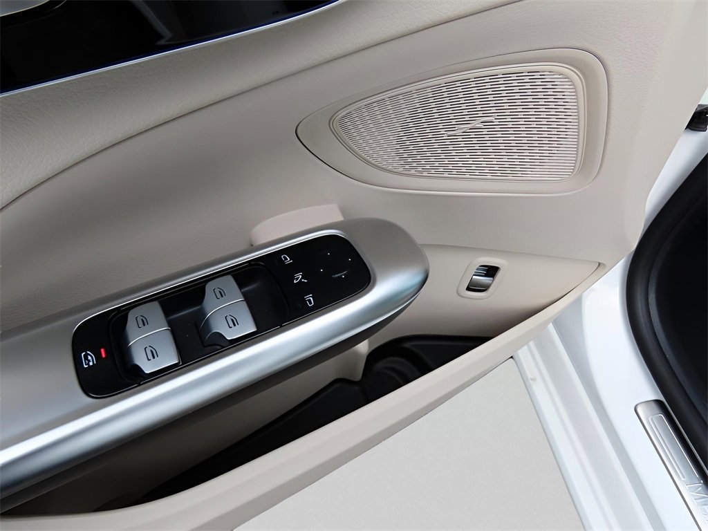 Used 2025 Mercedes-Benz C 300 4MATIC Sedan image 43