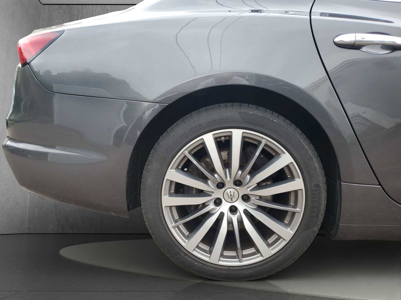 Used 2022 Maserati Quattroporte Modena Q4 AWD/4WD image 31