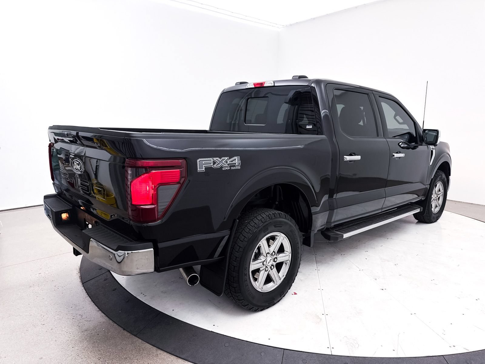 Used 2025 Ford F150 XLT w/ Equipment Group 302A MID AWD/4WD image 18
