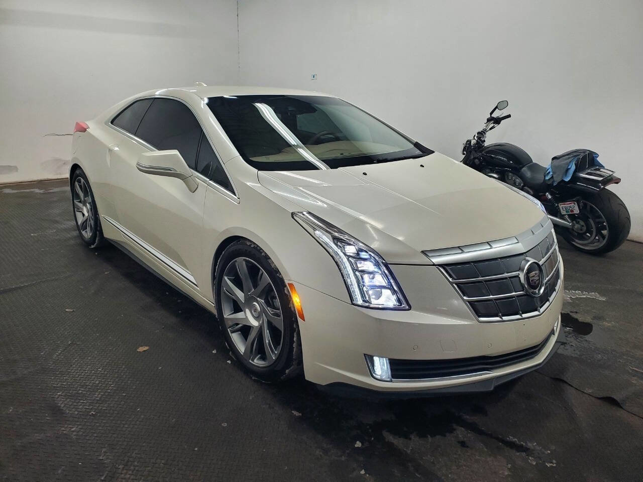 Used 2014 Cadillac ELR w/ Luxury Package image 3