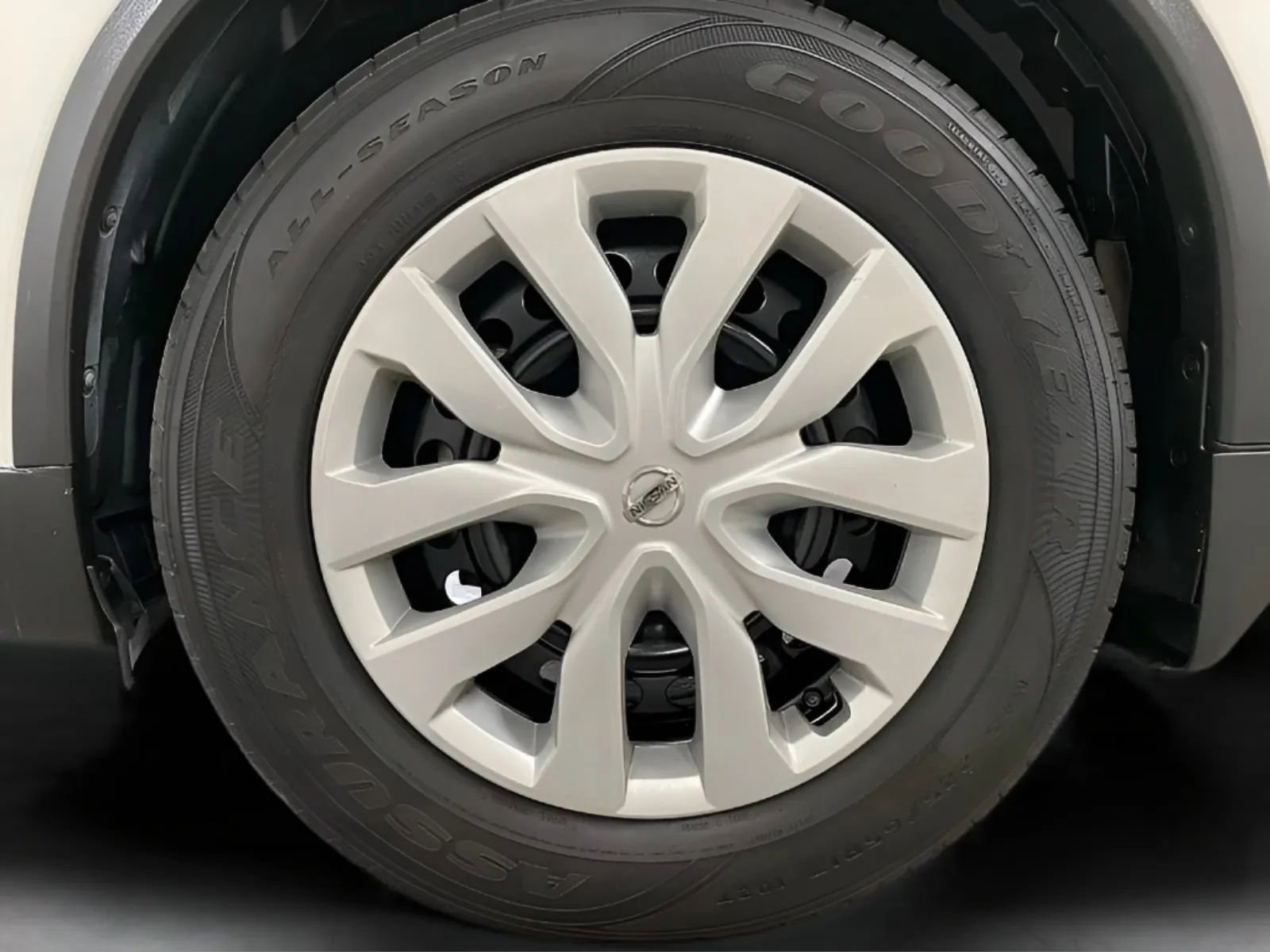 Used 2017 Nissan Rogue S FWD image 25