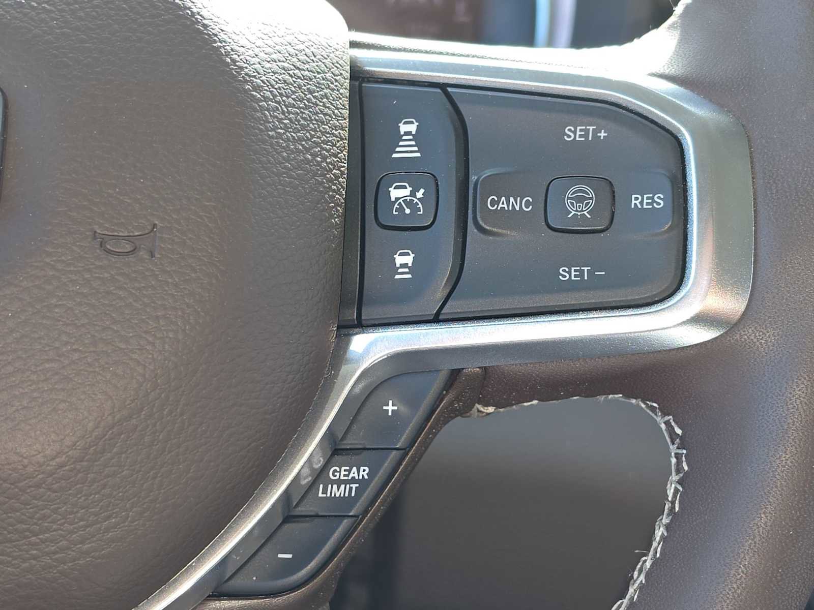 Used 2025 RAM 1500 Laramie w/ Advanced Safety Group II AWD/4WD image 30