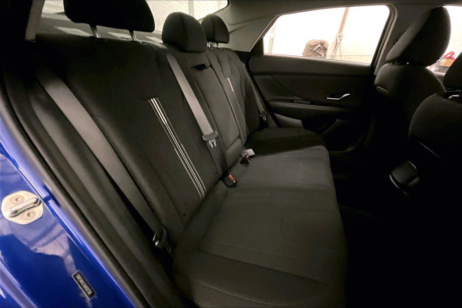 Used 2021 Hyundai Elantra SEL w/ Convenience + Premium Package image 26