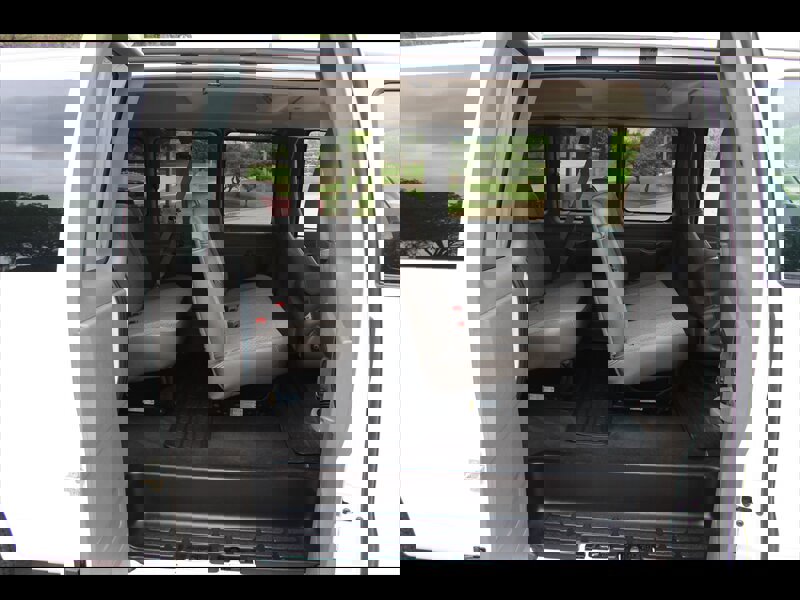 Used 2025 Chevrolet Express 3500 LS RWD image 15