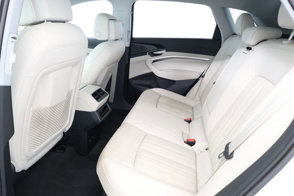 Used 2024 Audi Q8 e-tron Premium Plus w/ Premium Plus Package image 23