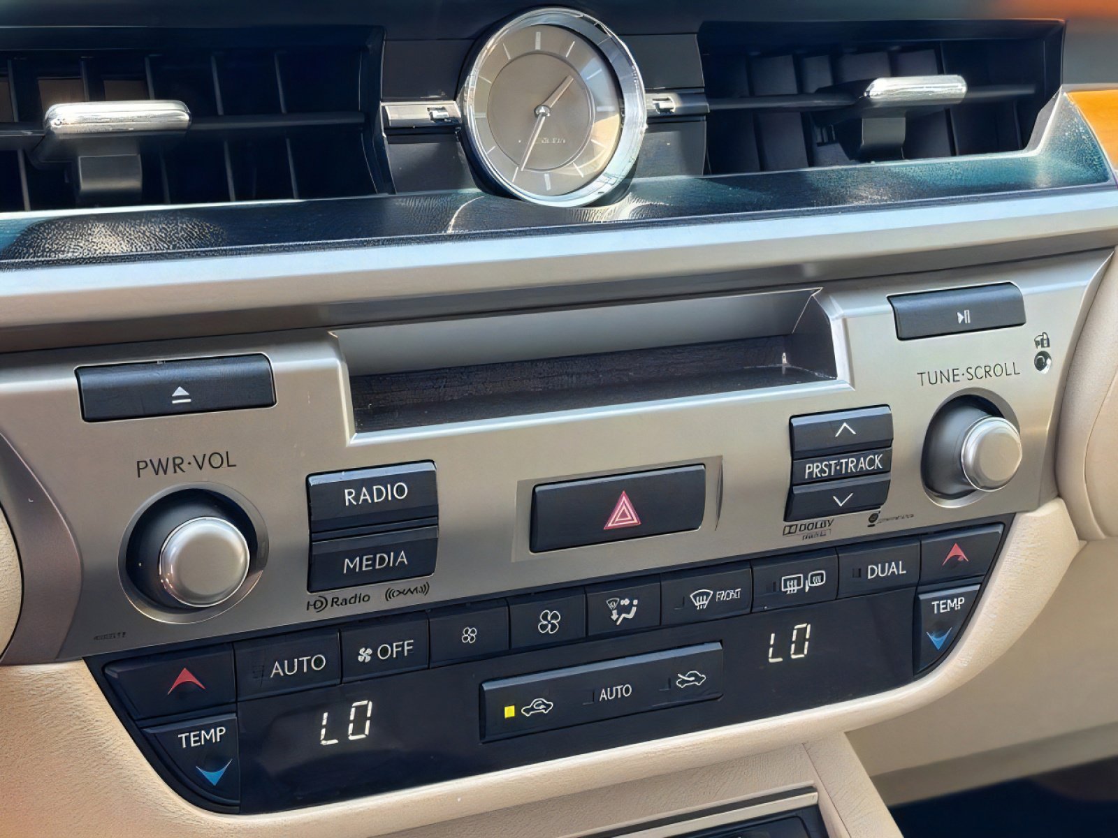 Used 2013 Lexus ES 300h w/ Luxury Pkg FWD image 26