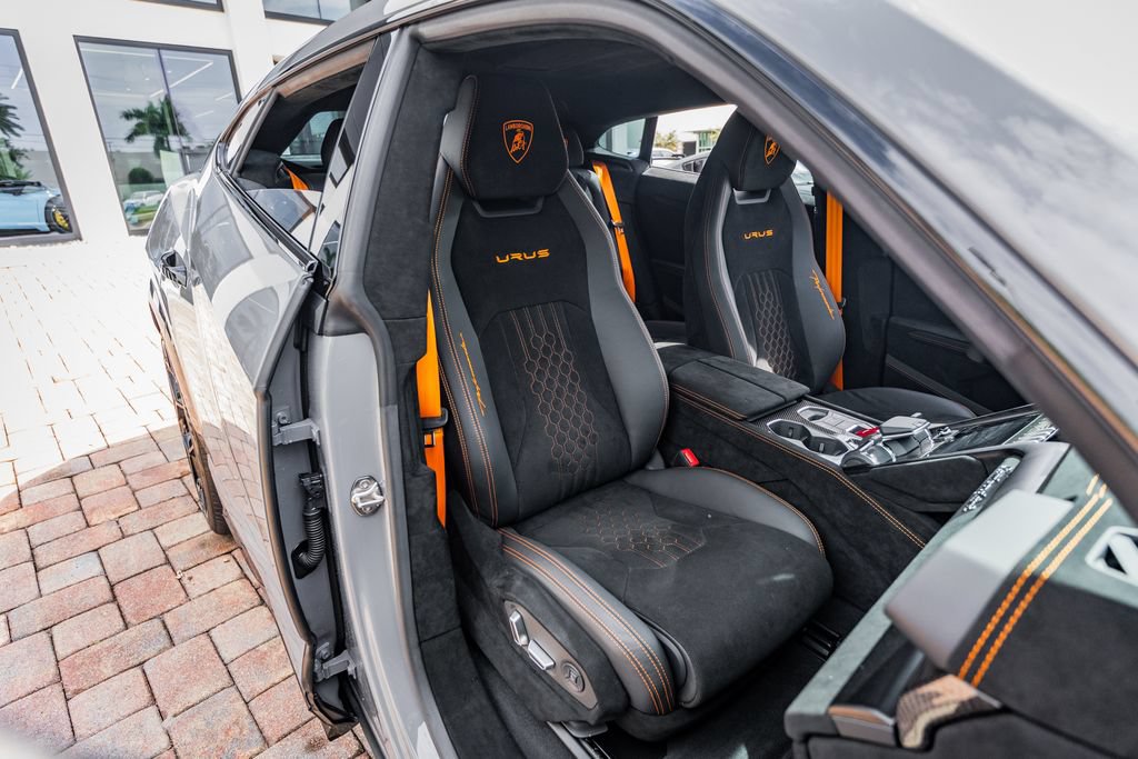Used 2024 Lamborghini Urus Performante AWD/4WD image 37