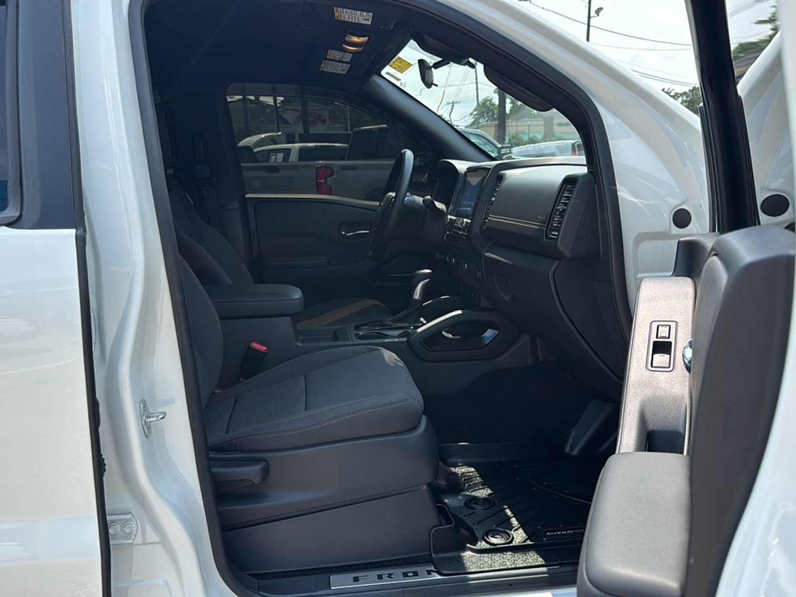 Used 2023 Nissan Frontier SV w/ Midnight Edition Package AWD/4WD image 14