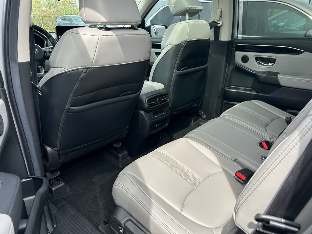 Used 2025 Honda Pilot Touring image 26