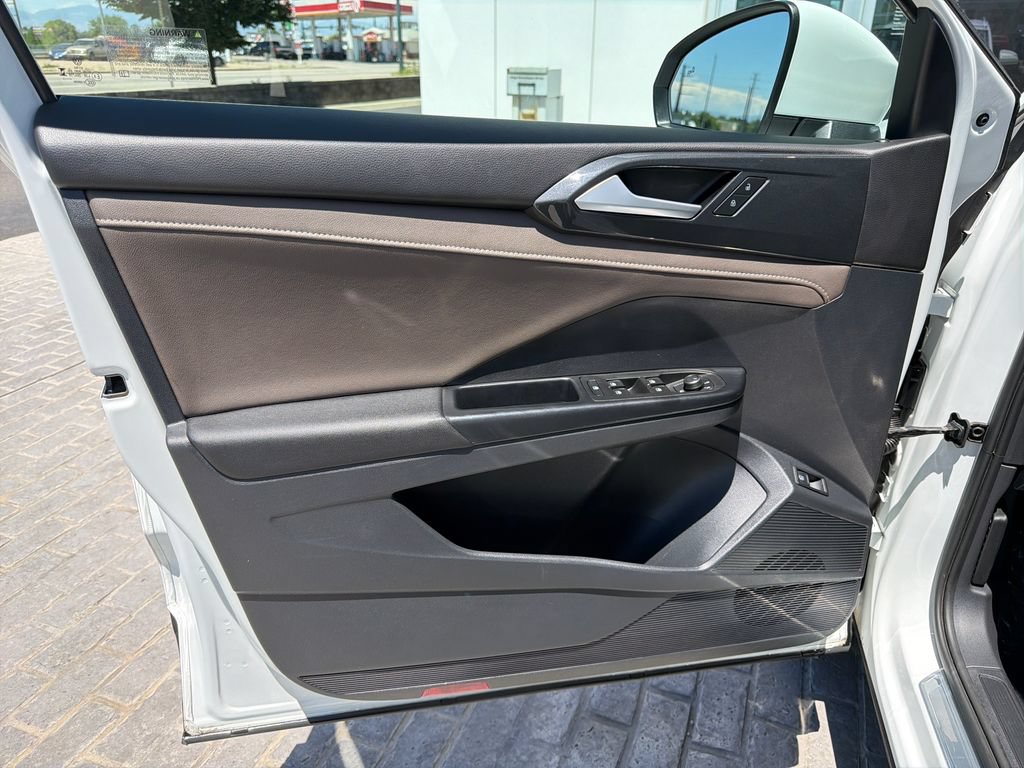 Certified 2023 Volkswagen Taos SEL AWD/4WD image 12