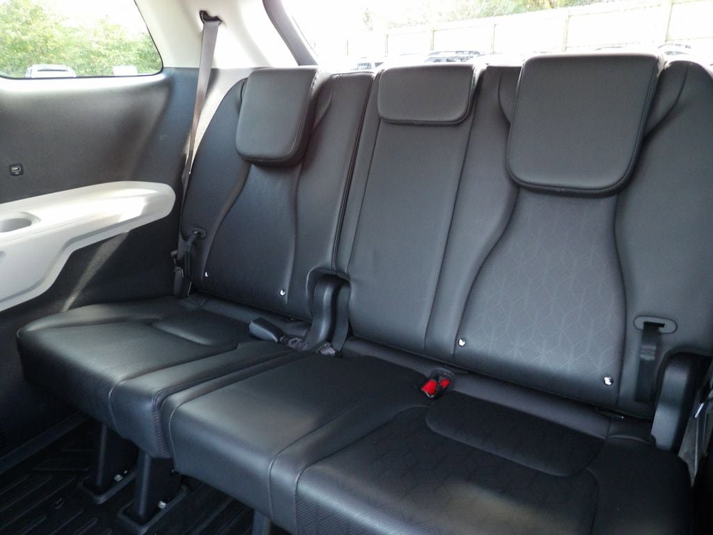 Used 2022 Kia Carnival LX FWD image 22