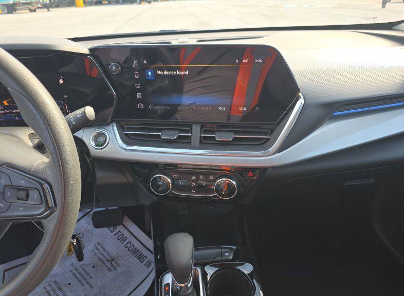 Used 2024 Chevrolet Trax LT FWD image 8