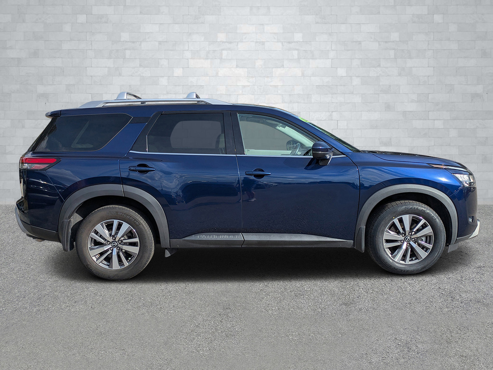 Used 2022 Nissan Pathfinder SL image 4