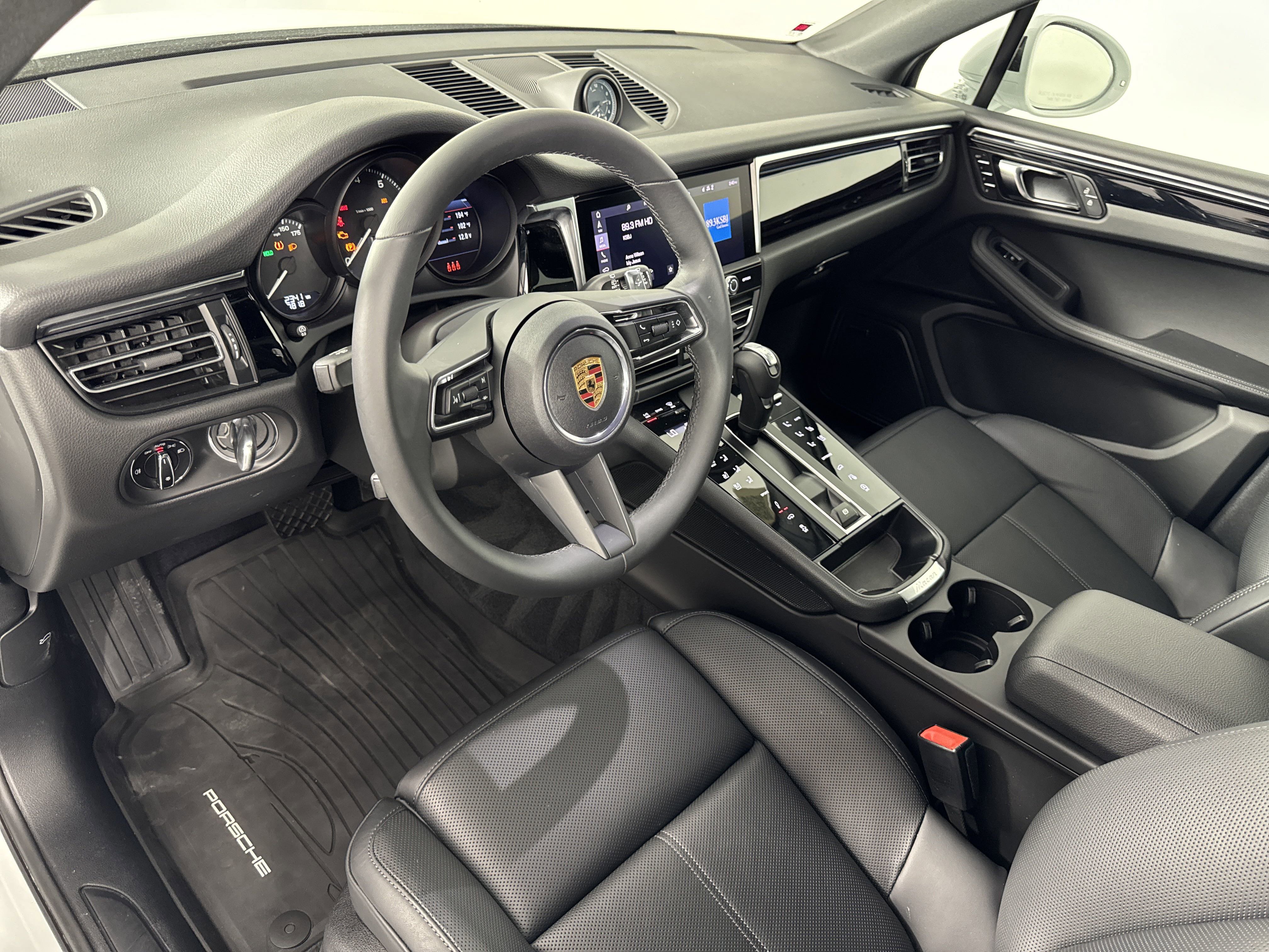 Used 2025 Porsche Macan image 4