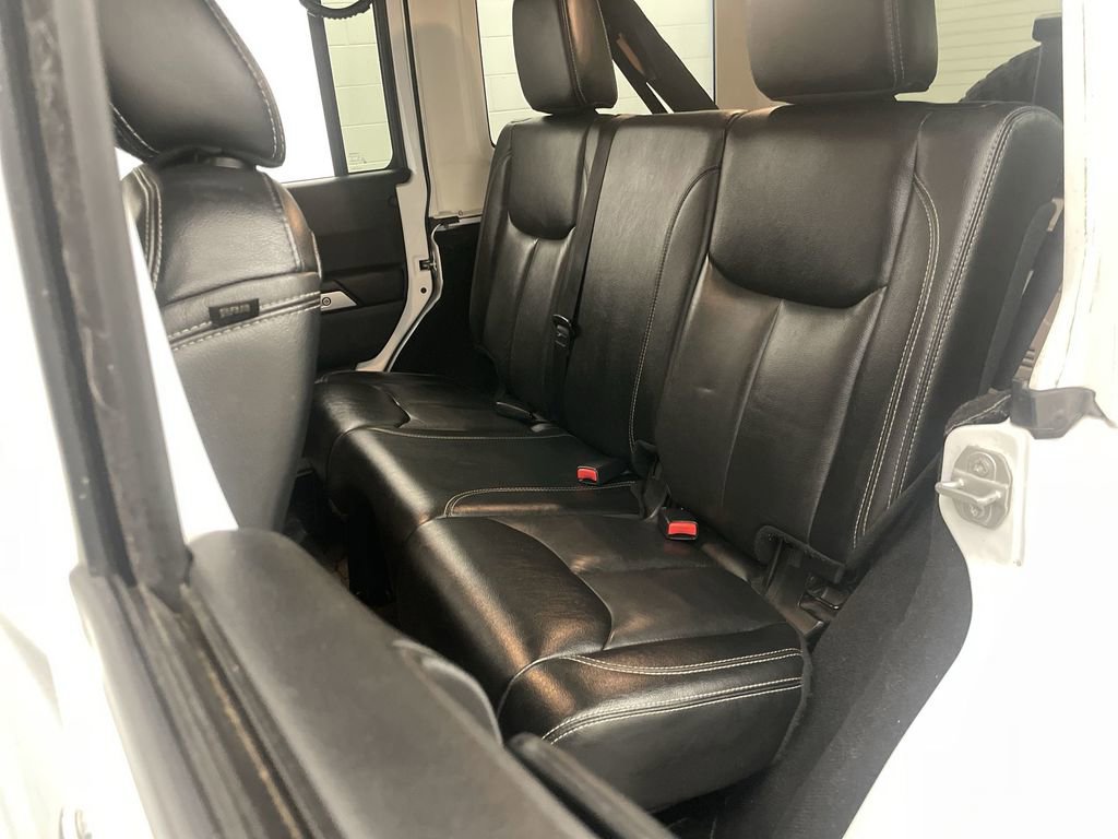 Used 2016 Jeep Wrangler Unlimited Rubicon AWD/4WD image 15