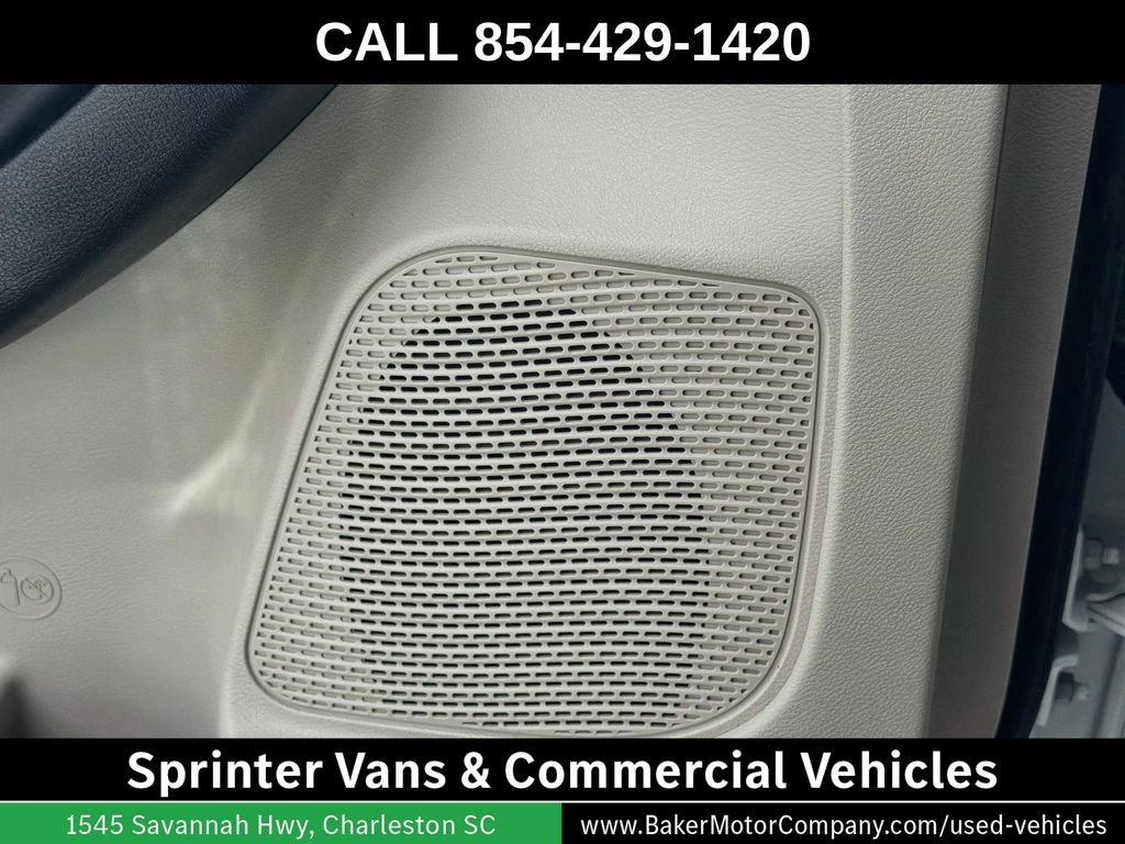 Used 2024 Chrysler Pacifica Touring-L FWD image 19