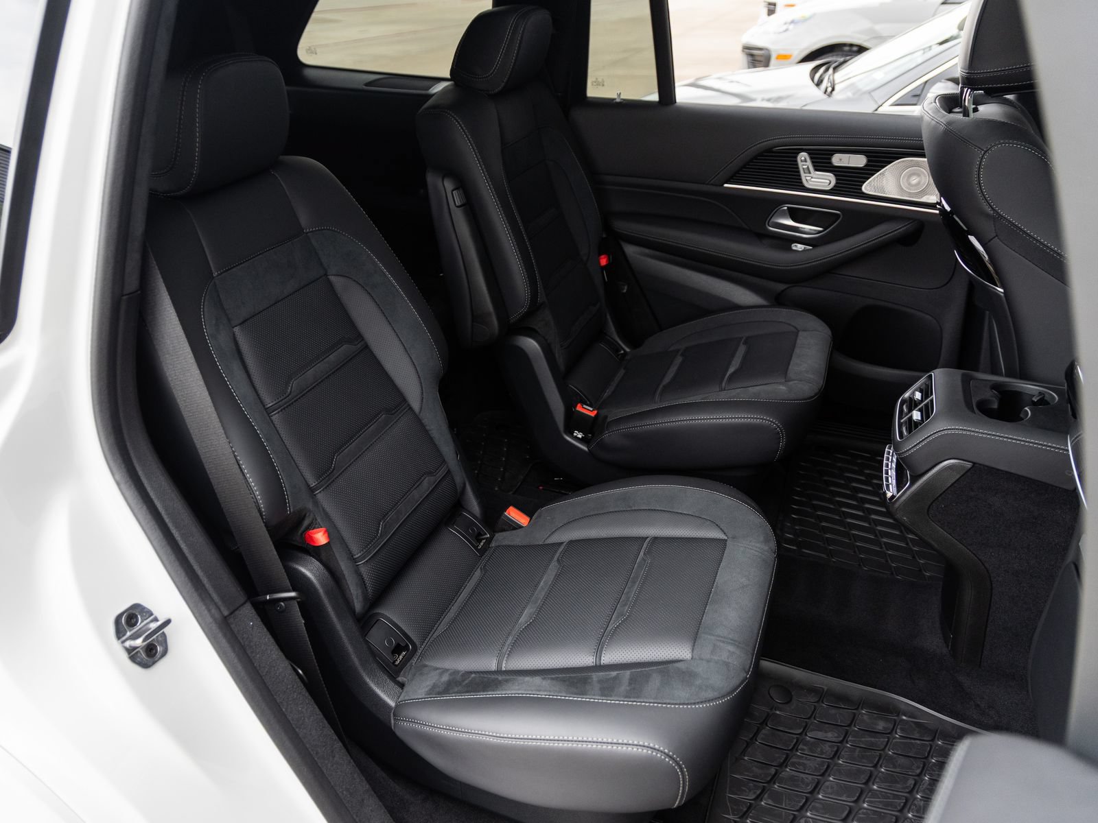Used 2025 Mercedes-Benz GLS 63 AMG 4MATIC image 38