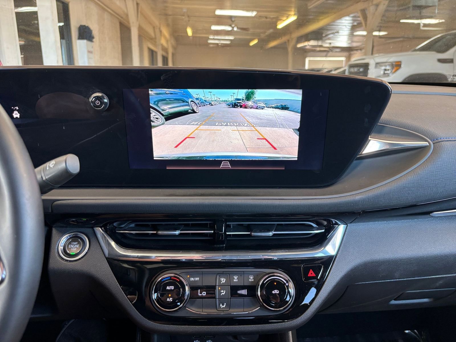 Used 2025 Buick Envista Sport Touring image 18