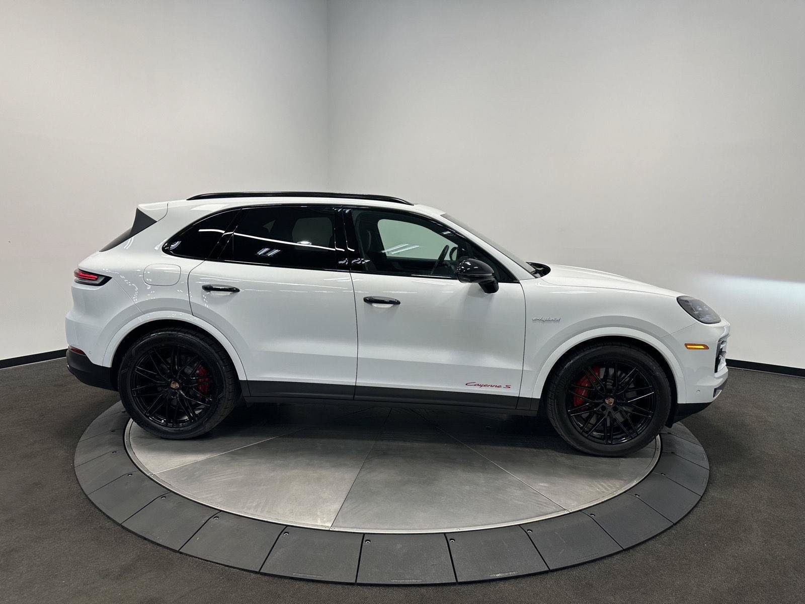 Certified 2026 Porsche Cayenne S AWD/4WD image 8