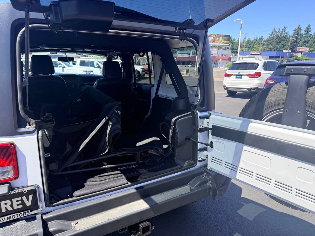 Used 2013 Jeep Wrangler Unlimited Sahara w/ Dual Top Group AWD/4WD image 30