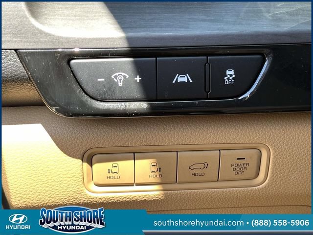 Used 2024 Kia Carnival EX FWD image 23