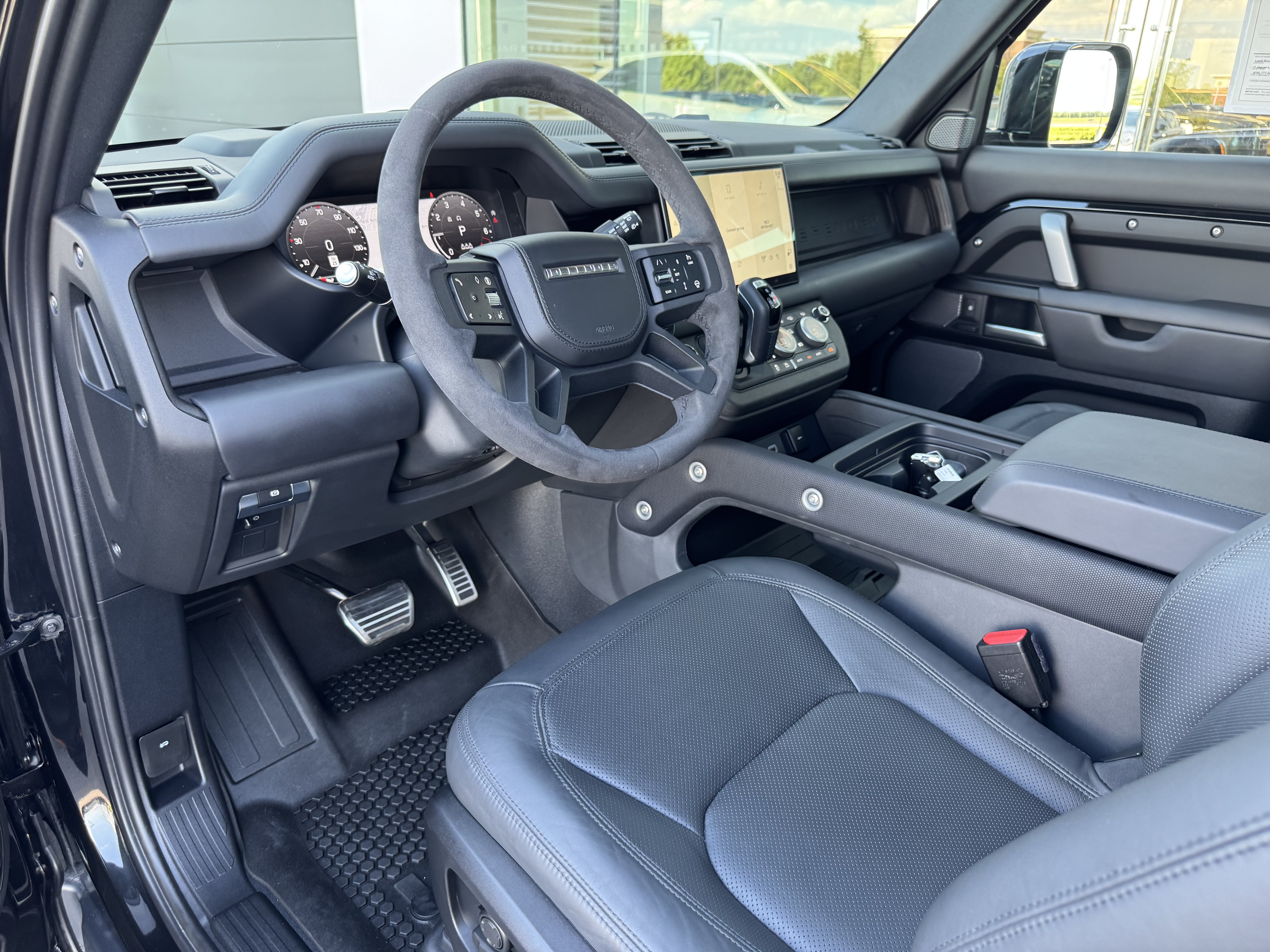Certified 2024 Land Rover Defender 90 V8 AWD/4WD image 13