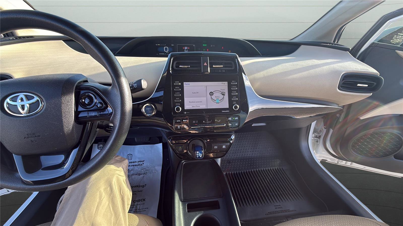 Used 2022 Toyota Prius LE image 16