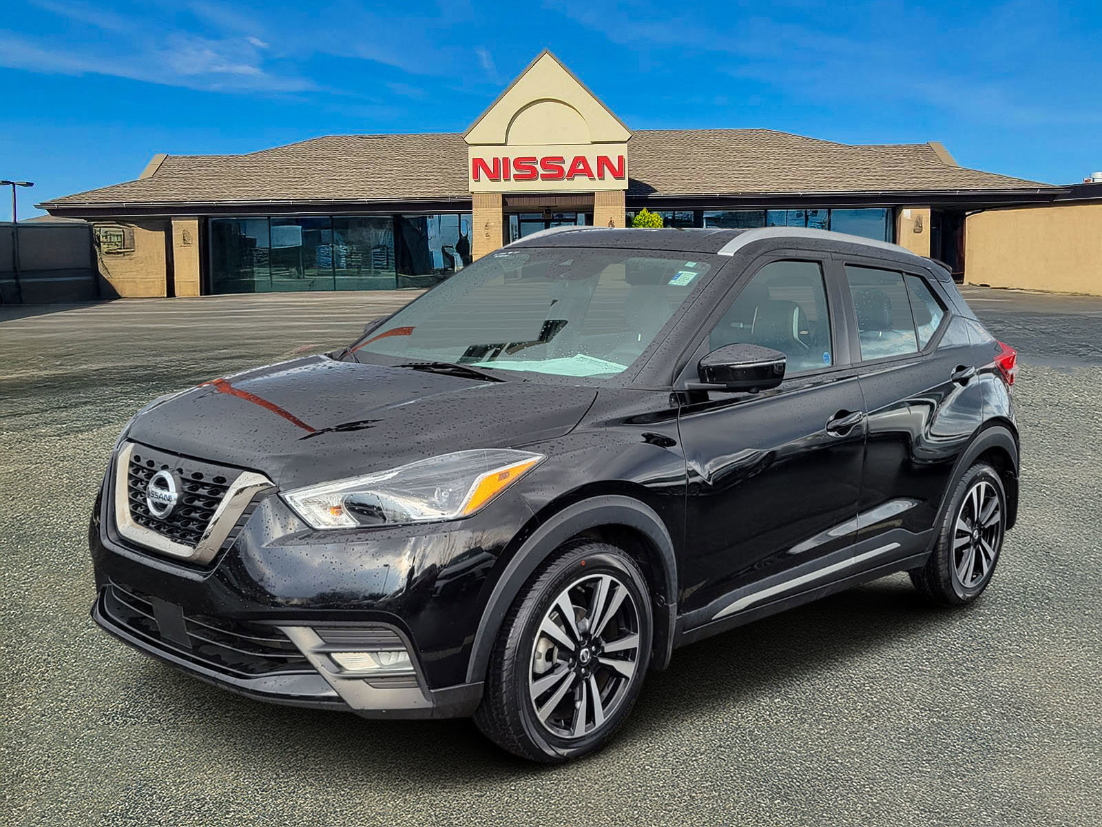 Used 2020 Nissan Kicks SR w/ SR Premium Package image 2