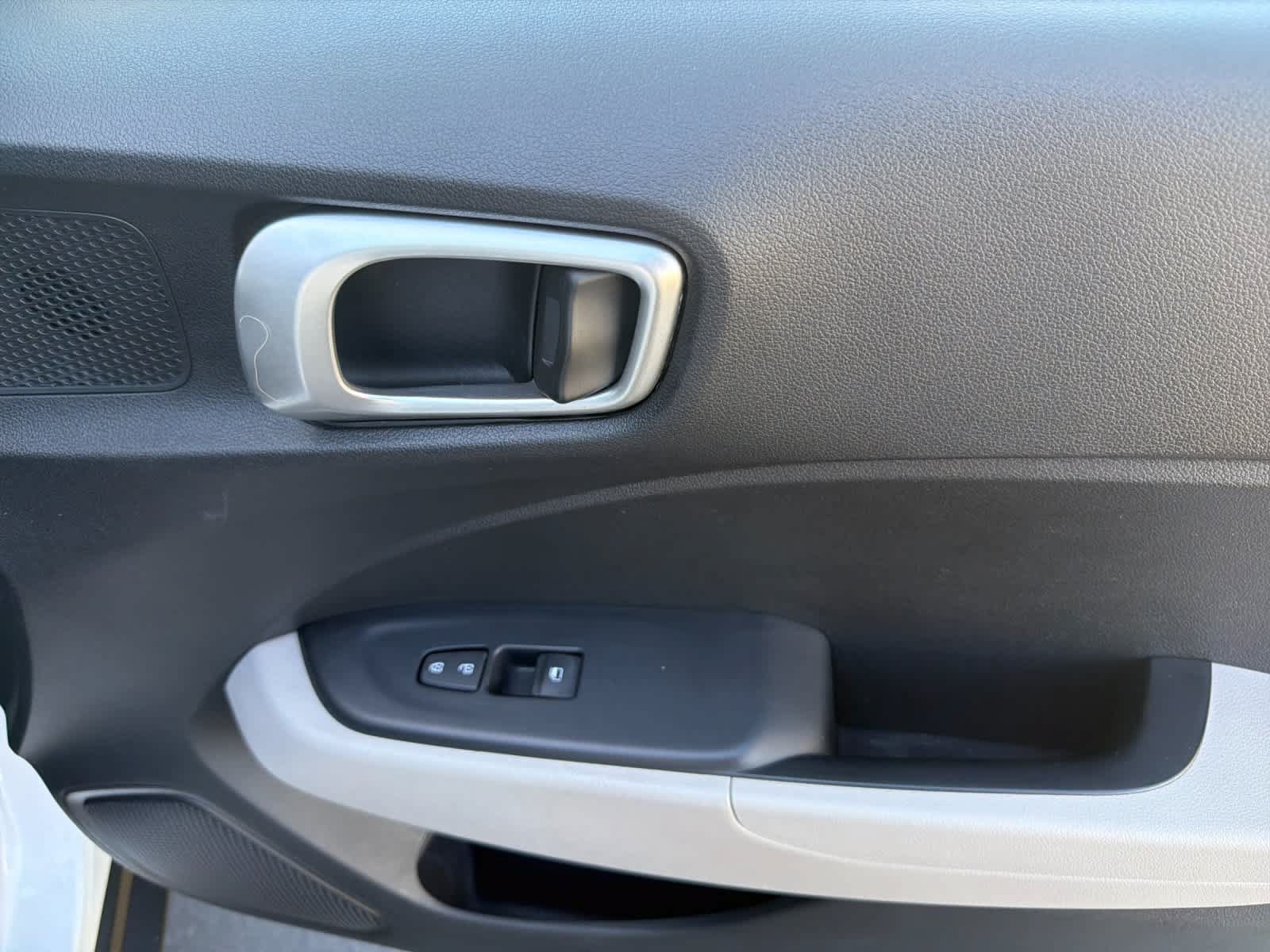 Used 2025 Hyundai Venue SEL FWD image 18