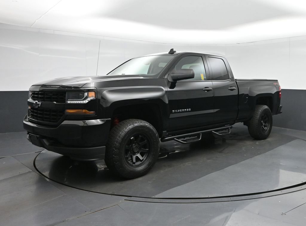 Used 2018 Chevrolet Silverado 1500 Custom w/ Custom Value Package AWD/4WD image 3