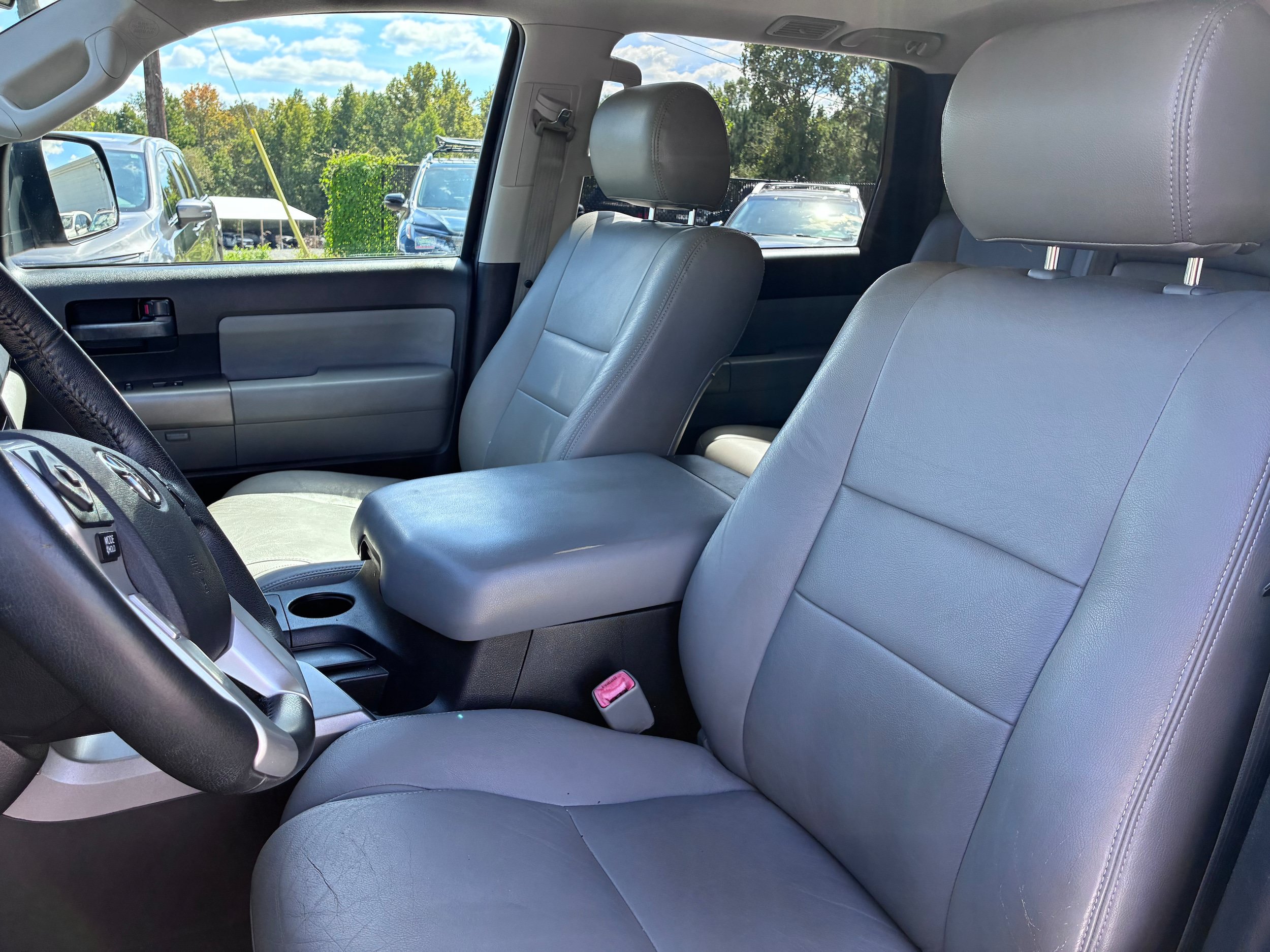 Used 2015 Toyota Sequoia SR5 AWD/4WD image 26
