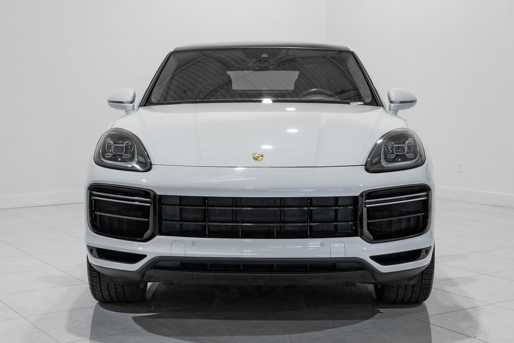 Used 2020 Porsche Cayenne Turbo image 2