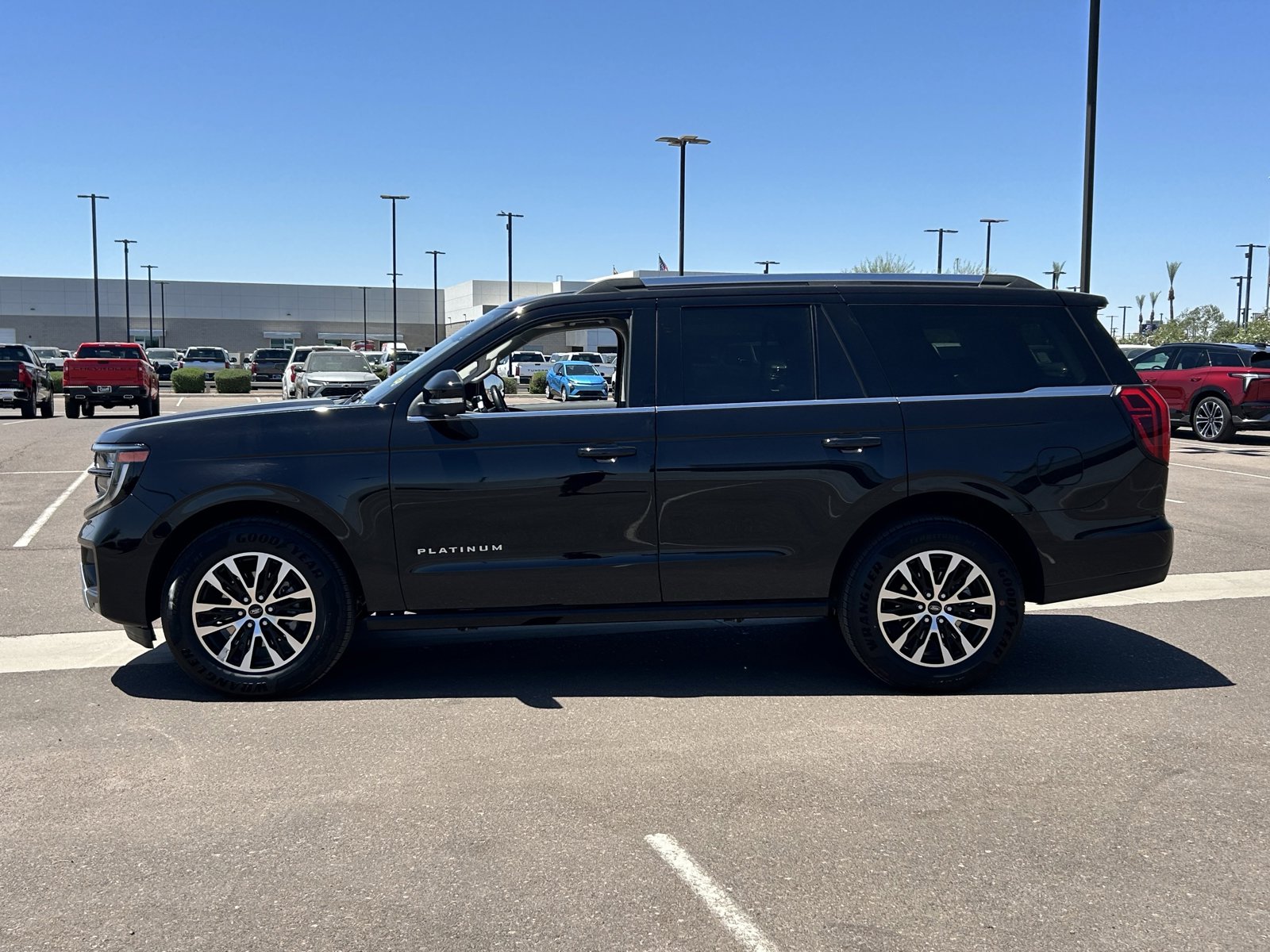 Used 2025 Ford Expedition Platinum AWD/4WD image 2