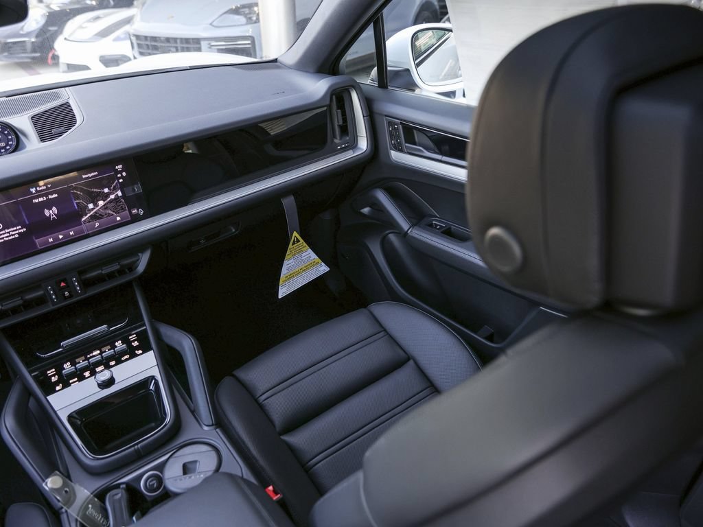 Certified 2026 Porsche Cayenne Coupe AWD/4WD image 35
