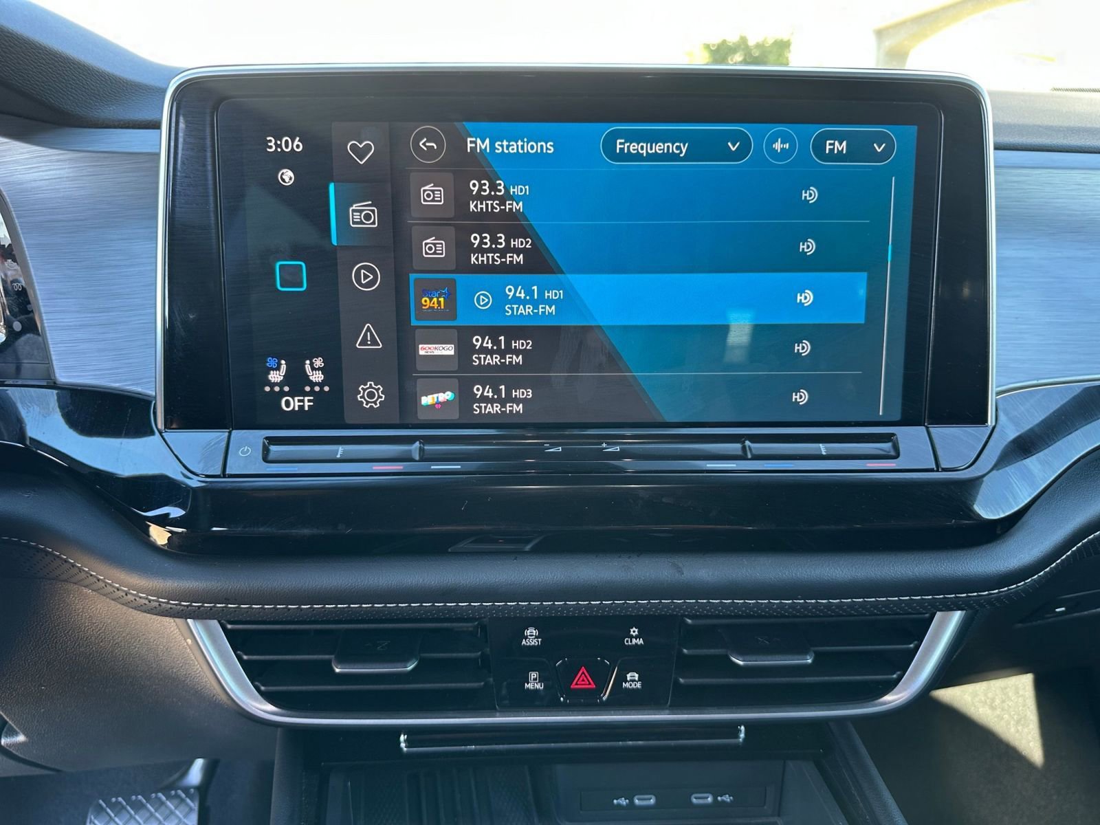 Used 2025 Volkswagen Atlas Cross Sport SE image 21