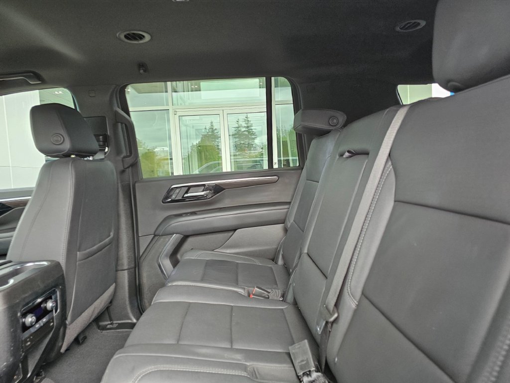 Used 2025 Chevrolet Suburban Z71 AWD/4WD image 20