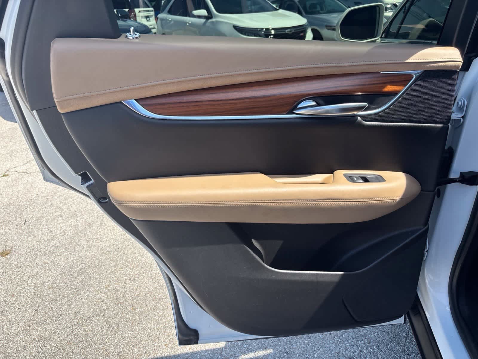 Used 2019 Cadillac XT5 Platinum AWD/4WD image 12