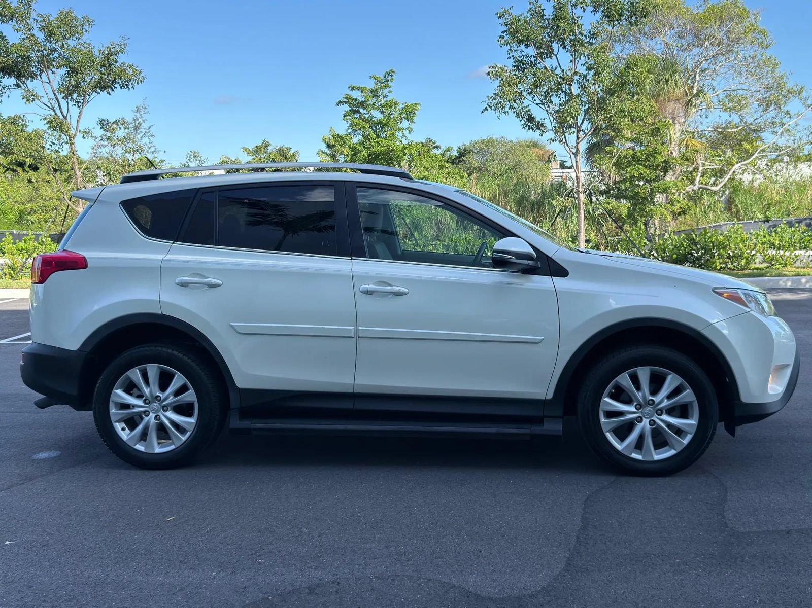 Used 2013 Toyota RAV4 Limited FWD image 6