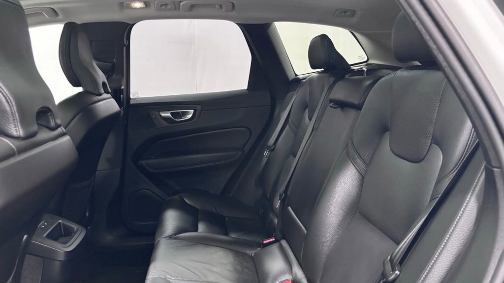 Certified 2025 Volvo XC60 B5 Plus image 21