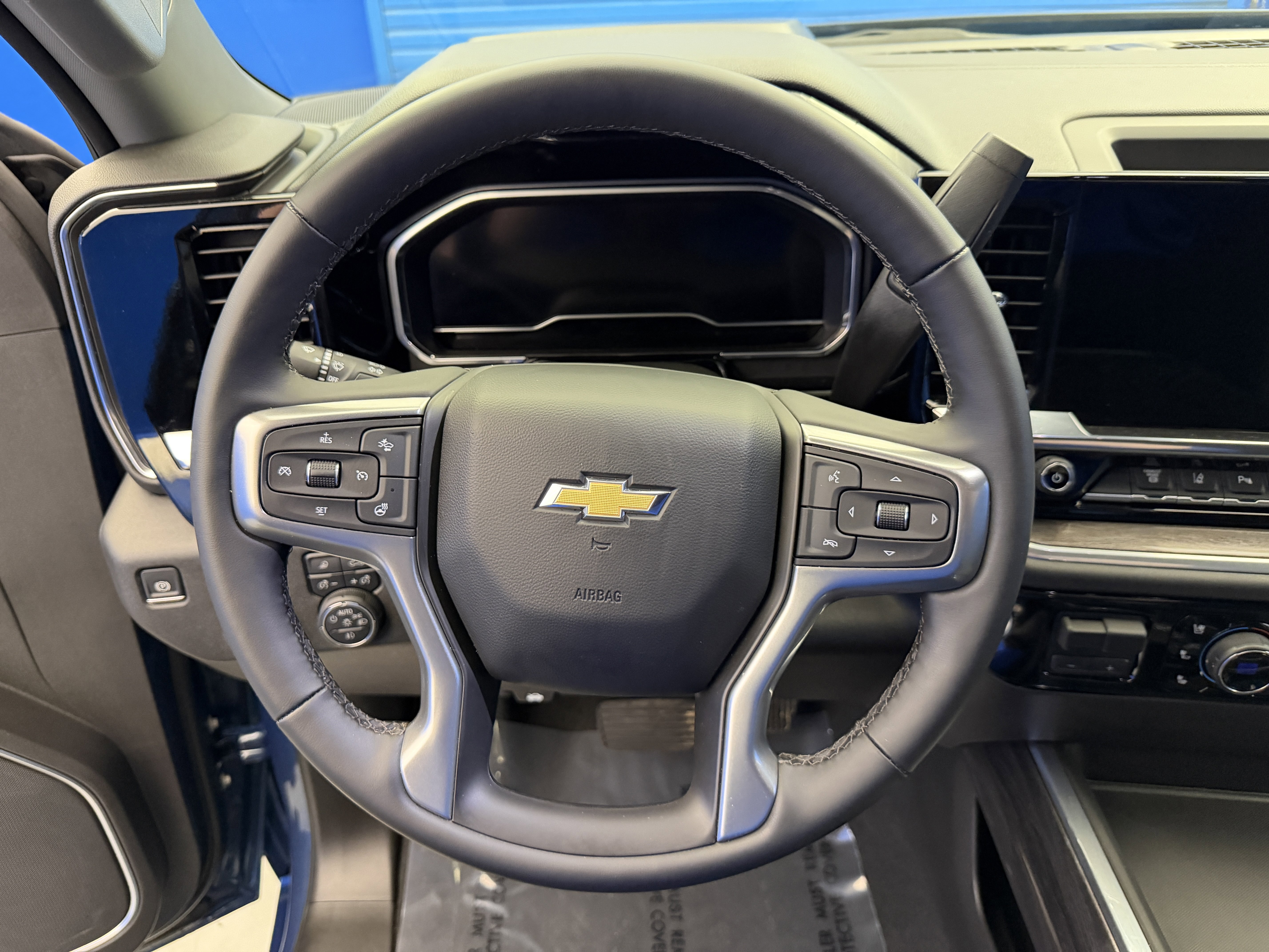 Used 2025 Chevrolet Silverado 2500 LTZ w/ LTZ Premium Package AWD/4WD image 19