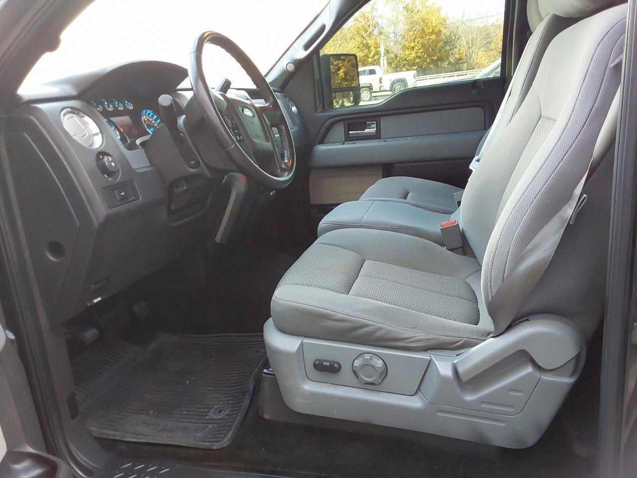 Used 2014 Ford F150 XLT w/ Equipment Group 302A Luxury AWD/4WD image 11