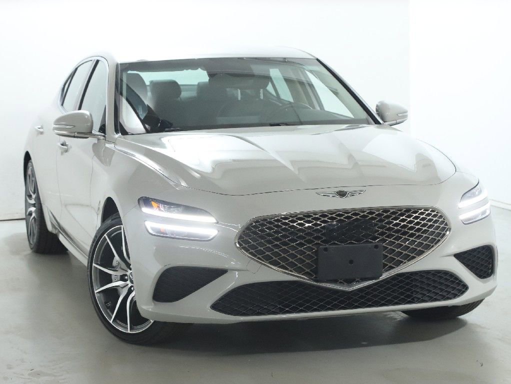 Used 2025 Genesis G70 2.5T image 2