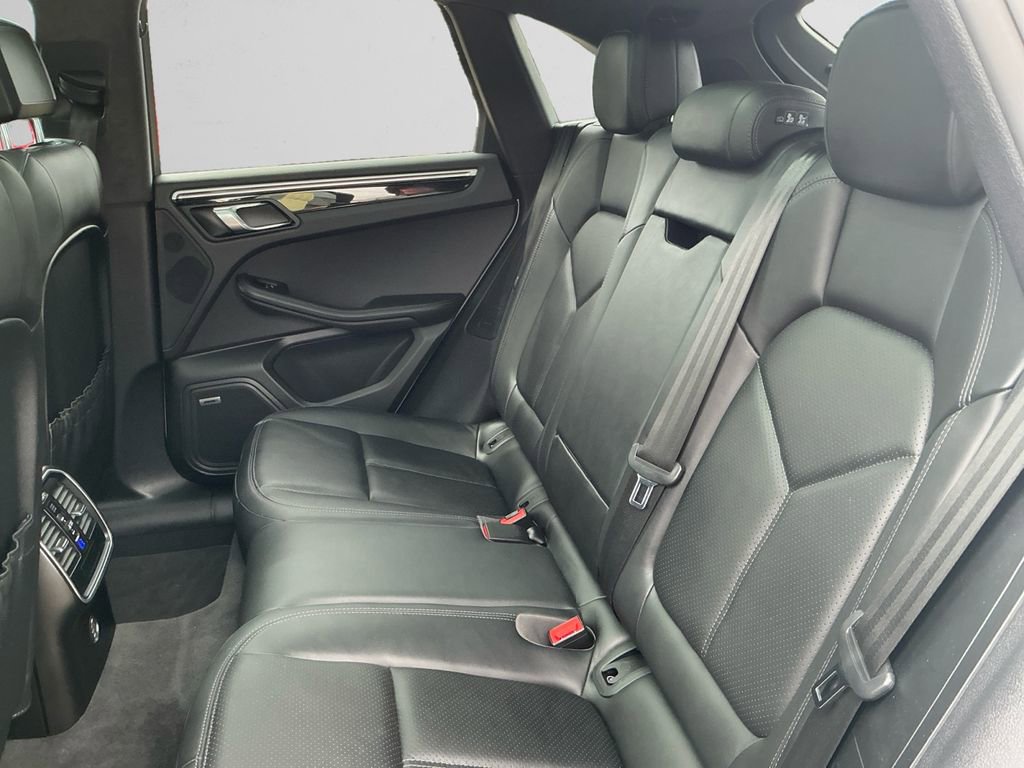 Used 2018 Porsche Macan Turbo AWD/4WD image 13