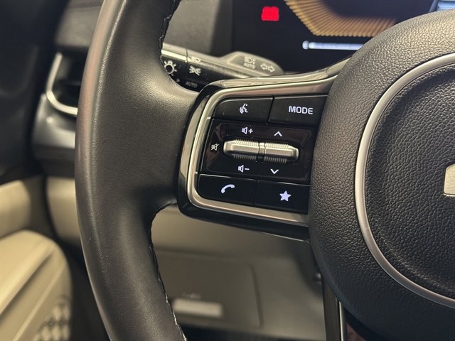 Used 2025 Kia Carnival image 26
