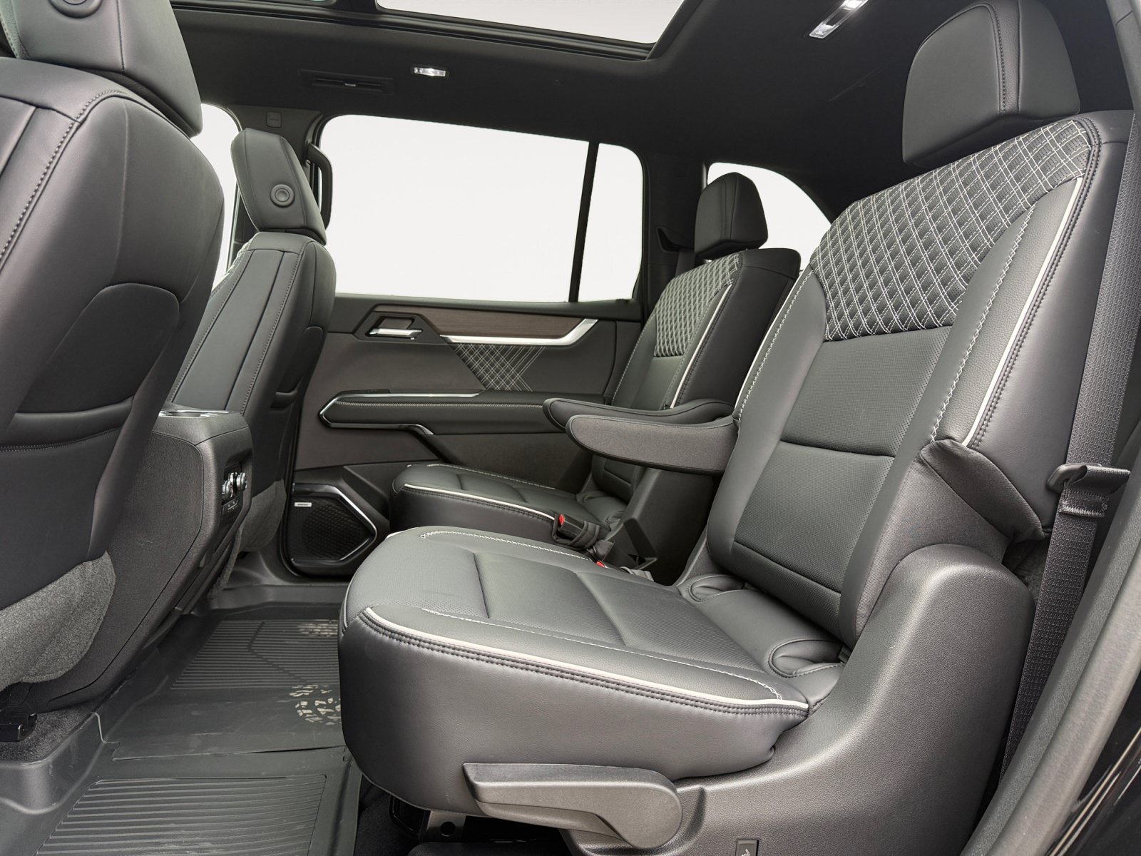 New 2026 GMC Acadia Denali w/ Super Cruise Package FWD image 13