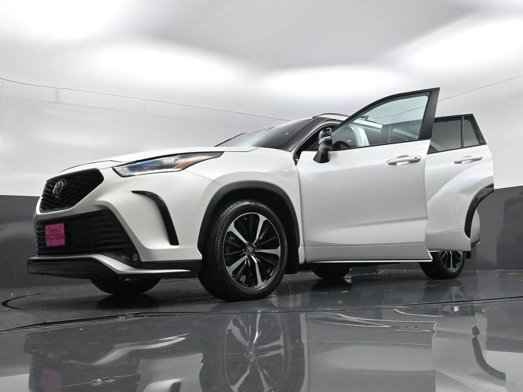 Used 2021 Toyota Highlander XSE image 28
