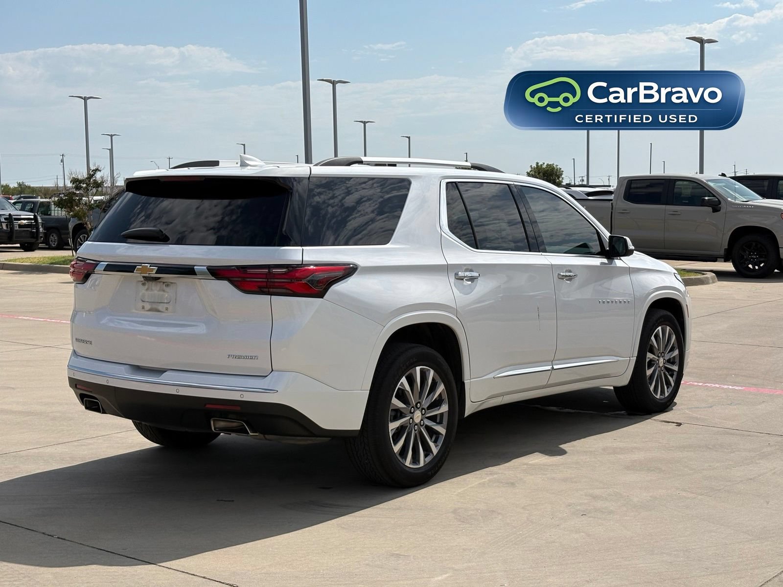 Used 2023 Chevrolet Traverse Premier FWD image 7