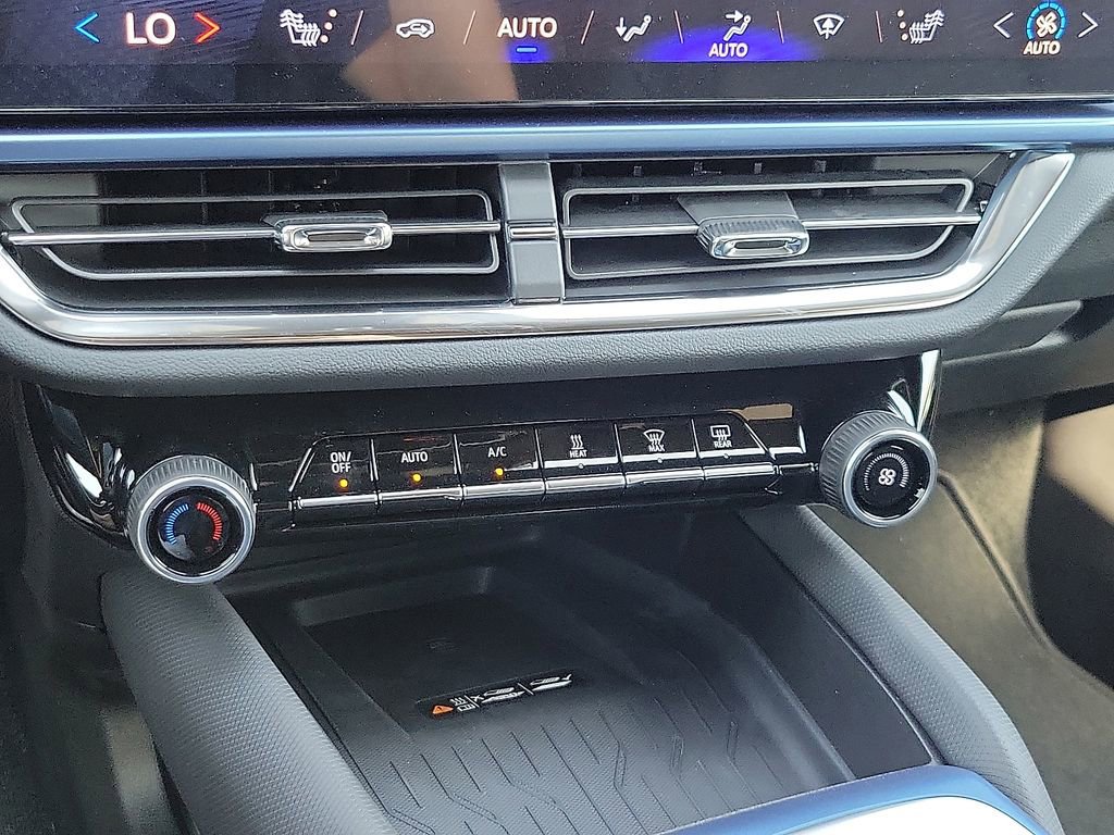 New 2025 Chevrolet Equinox EV LT image 18