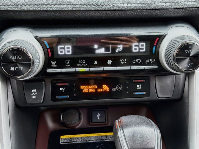 Used 2020 Toyota RAV4 Limited AWD/4WD image 17
